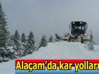 Alaçam'da kar yolları kapattı