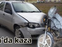 Park halinde arabaya çarpan motosiklet sürücüsü yaralandı