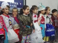 MİNİK ÖĞRENCİLER ATIK ÇÖP MADDELERİNDEN DEFİLE YAPTI