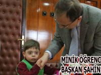 MİNİK ÖĞRENCİLERDEN BAŞKAN ŞAHİN’E ZİYARET