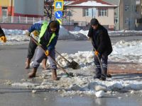 LADİK BELEDİYESİ KAR VE BUZ TEMİZLİĞİNE DEVAM EDİYOR