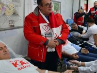 Vali Şahin Kan bağışında bulundu