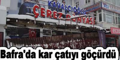 Bafra'da kar çatıyı göçürdü