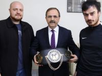 DÜNYA ŞAMPİYONU BAŞKAN ŞAHİN’İ ZİYARET ETTİ