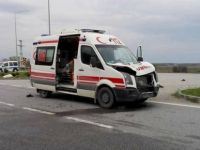 Ambulans kaza yaptı 1 ölü