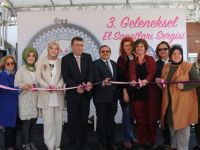 Kadınlar, el emeklerini sergiledi