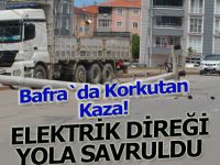 Elektrik direği yola savruldu