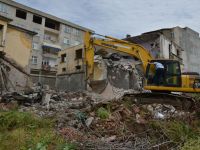 Terme'de Metruk Binalar Yıkılıyor