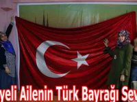 Suriyeli Ailenin Türk Bayrağı Sevgisi
