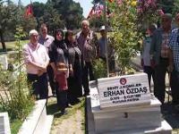 ŞEHİT ERHAN ÖZDAŞ KABRİ BAŞINDA DUALARLA ANILDI