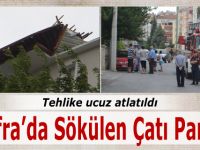 Sökülen çatı panik yarattı