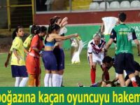 Dili boğazına kaçan oyuncuyu hakem kurtardı