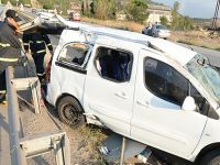 Araç devrildi 6 kişi yaralandı.