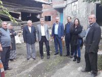 Vezirköprü'de evi yanan aileye sendikadan yardım