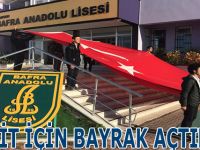ŞEHİT İÇİN BAYRAK AÇTILAR