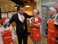 Atakum Down Kafe’de 9 melek yüzlü iş başı yaptı