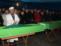 Evde yanan aile son yolculuğuna uğurlandı