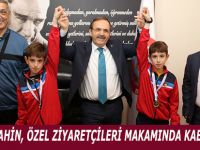 BAŞKAN ŞAHİN, ÖZEL ZİYARETÇİLERİ MAKAMINDA KABUL ETTİ