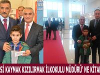 SAMSUN VALİSİ KAYMAK KIZILIRMAK İLKOKULU MÜDÜRÜ' NE KİTAP HEDİYE ETTİ