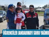 ÖĞRENCİLER JANDARMAYI SORU YAĞMURUNA TUTTU