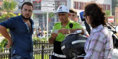 SAMSUN'DA YAYALARA KIRMIZI IŞIK CEZASI