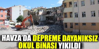 Havza'da depreme dayanıksız okul binası yıkıldı