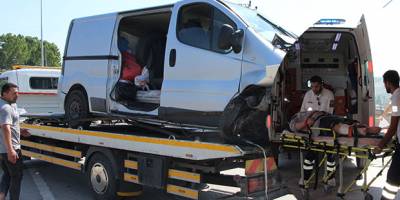 Havza'da Araç Ağaçlara Çarptı 5 Yaralı