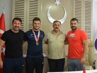 PEHLİVANLARIMIZ BAŞKAN ÖZBALCI’YI ZİYARET ETTİ