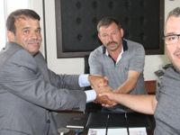 Bafra’da  Eski Güreş Ağası Hasan Acar’dan Dernek Ziyareti