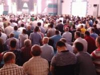 Bafralılar İlk Bayramlaşmayı Cami İçinde Yaptı