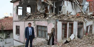 Havza'da metruk binalar yıkılıyor