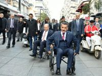 Engelsiz yürüyüşte tekerlekli sandalyeye bindi