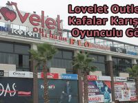 Lovelet Outlet’te Kafalar Karışık Filmi Oyunculu Gösterimi