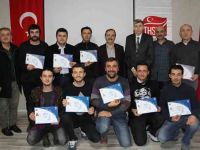 Paraşütçülere Belgeleri Verildi