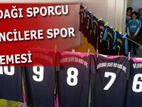 DEDEDAĞI SPORCU ÖĞRENCİLERE SPOR MALZEMESİ