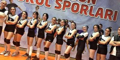 KIZLAR SET VERMEDEN ŞAMPİYON OLDULAR