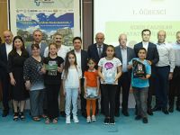 ÇEVREYE DUYARLI ÖĞRENCİLER HEDİYELERİNİ ALDI