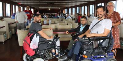 Atakum'da Engelliler denizle buluştu