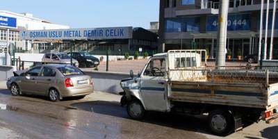 ZİNCİRLEME TRAFİK KAZASI: 2 YARALI