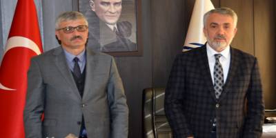 İlahiyat Fakültesinin Yeni Dekanı Prof. Dr. Metin Yılmaz Törenle Görevine Başladı