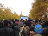 Yakakent’te Köylüler Yolu Trafiğe Kapattı