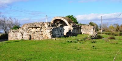 TARİHİ HAMAM İLGİ BEKLİYOR