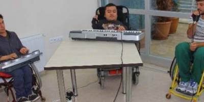 ENGELLERİ AŞIP ‘YETENEK SİZSİNİZ’E KATILMAK İSTİYORLAR