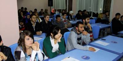 ÜNİVERSİTE ÖĞRENCİLERİNE “LİDERLİK” SEMİNERİ