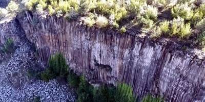 5 Milyon Yıllık Prizma Kayalıklar Görenleri Şaşırtıyor