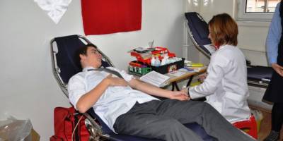 ÖĞRENCİLER KAN VERDİ