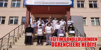 Eğitim Gönüllülerinden Öğrencilere Hediye