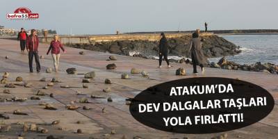 Atakum'da dev dalgalar taşları yola fırlattı!