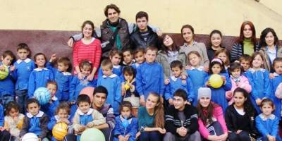 YAKAKENTLİ ÖĞRENCİLERDEN KÖY OKULUNA ANLAMLI ZİYARET