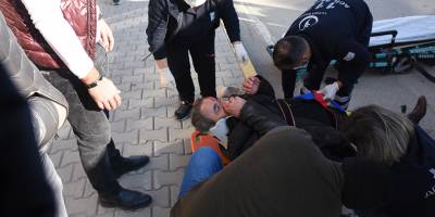 Motosikletten düşen yaşlı adam yaralandı